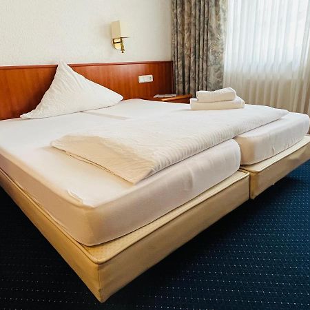 Hotel Weller Kahl Am Main Buitenkant foto