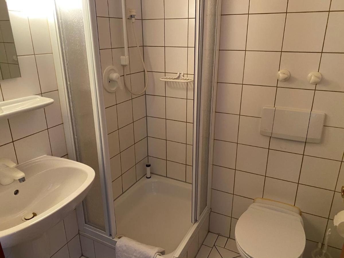 Hotel Weller Kahl Am Main Buitenkant foto