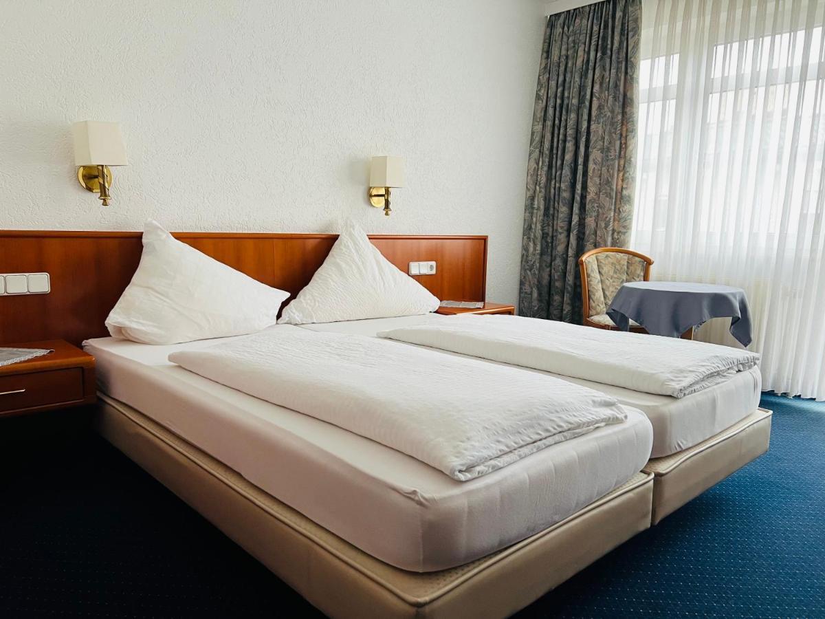 Hotel Weller Kahl Am Main Buitenkant foto