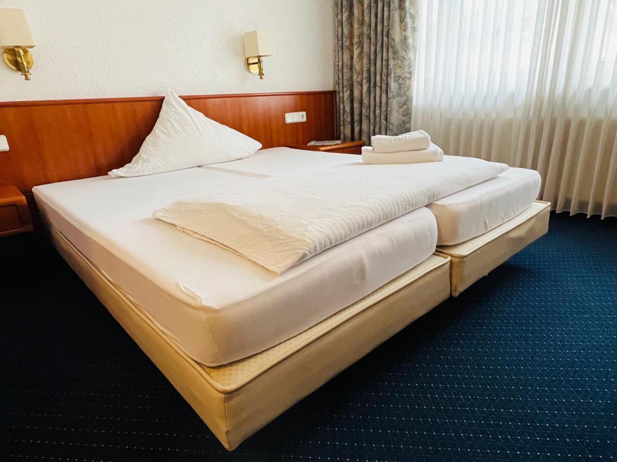 Hotel Weller Kahl Am Main Buitenkant foto