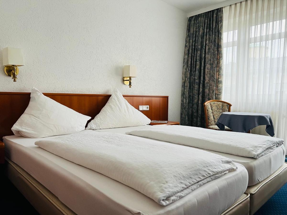 Hotel Weller Kahl Am Main Buitenkant foto